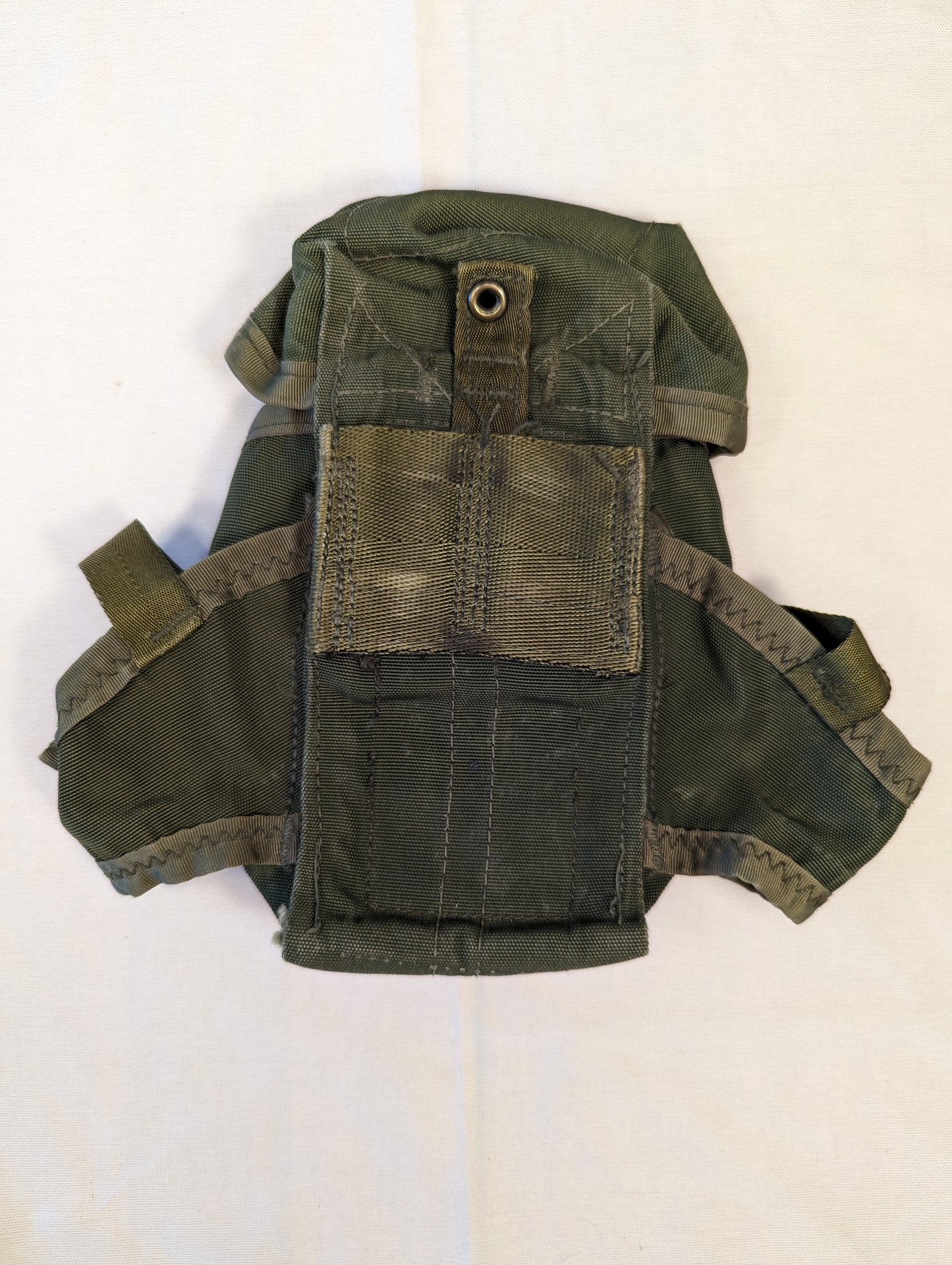 ALICE Triple Mag Pouch in green, with Velcro closures and attachment straps