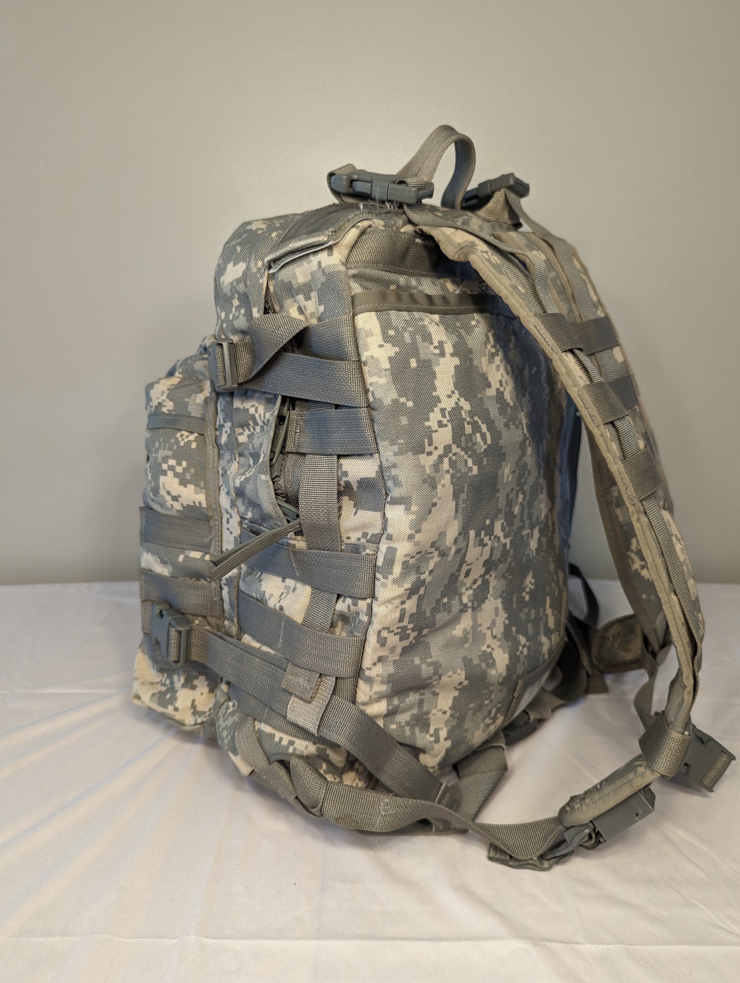 3-Day Assault Pack w/ Hydration System 3L with Bladder - USGI Army UCP ACU